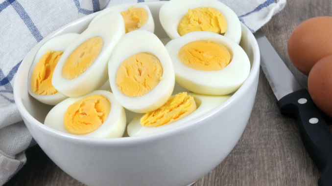 Cara makan telur yang sehat tanpa harus khawatir kolesterol meningkat, kandungan nutrisinya baik untuk kesehatan tubuh hingga penurunan berat badan.